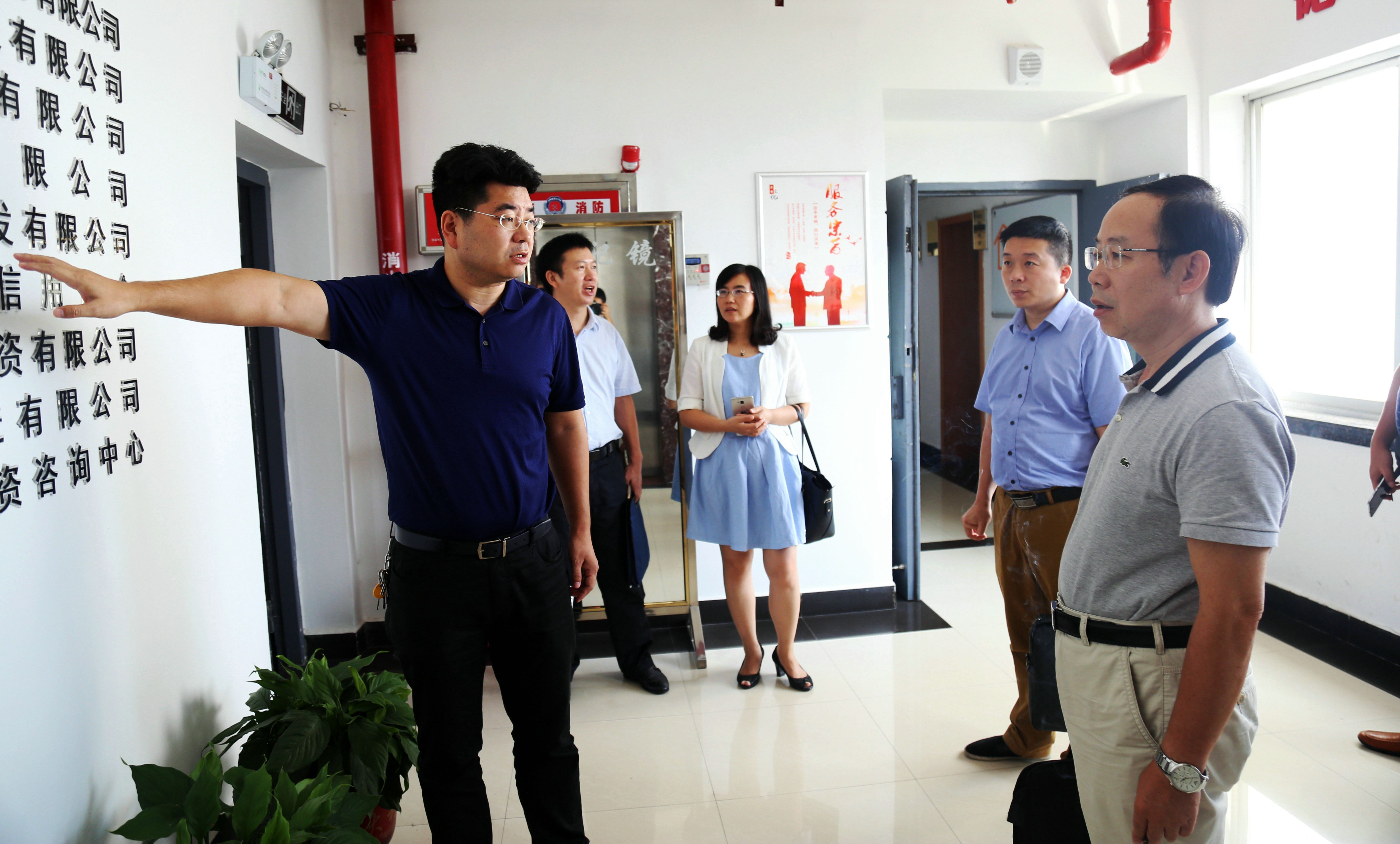 1财鑫金控党委书记、董事长余俞介绍公司情况.jpg 1财鑫金控党委书记、董事长余俞介绍公司情况.jpg