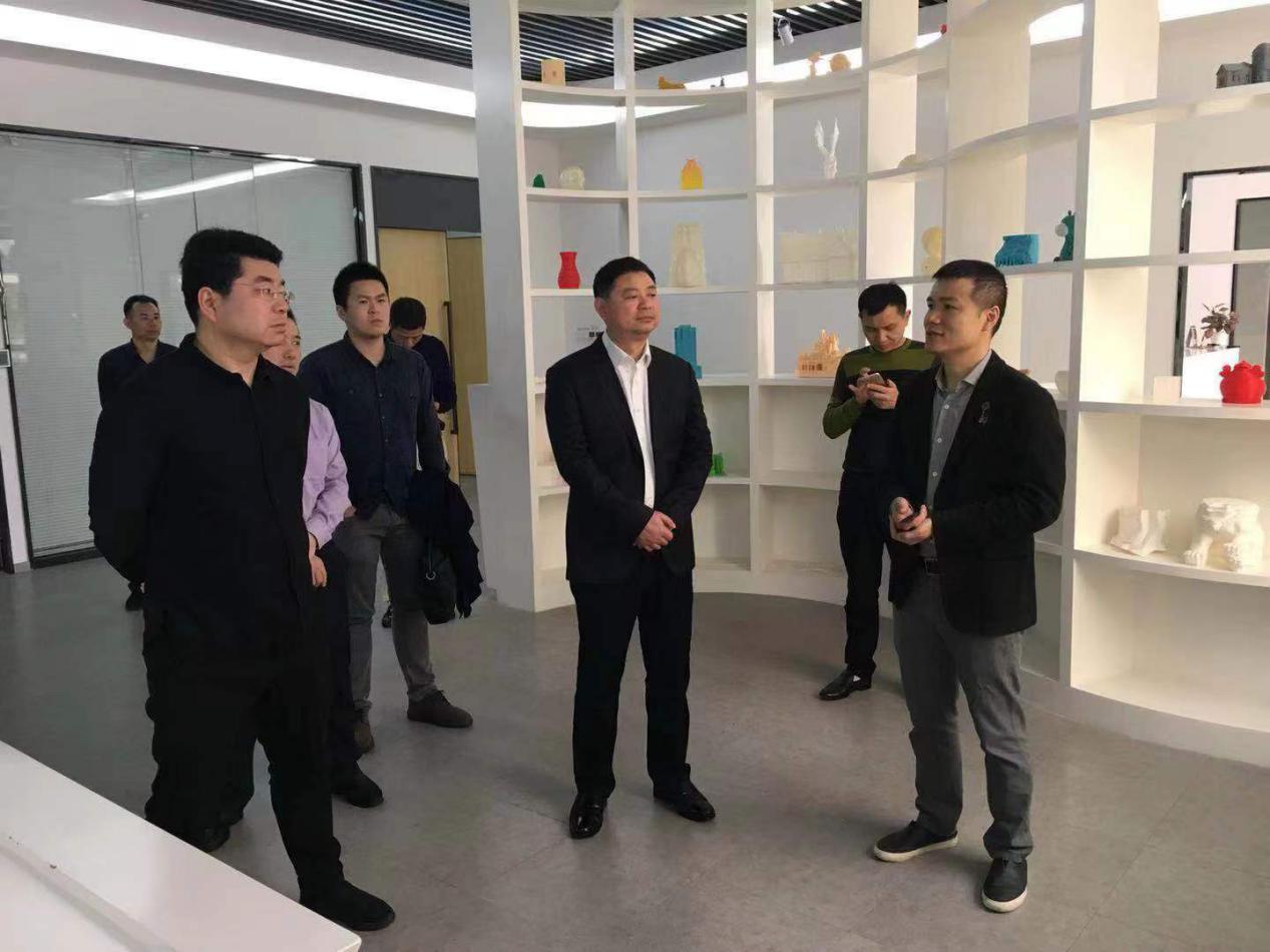考察团走访深圳长朗三维科技有限公司.jpg 考察团走访深圳长朗三维科技有限公司.jpg