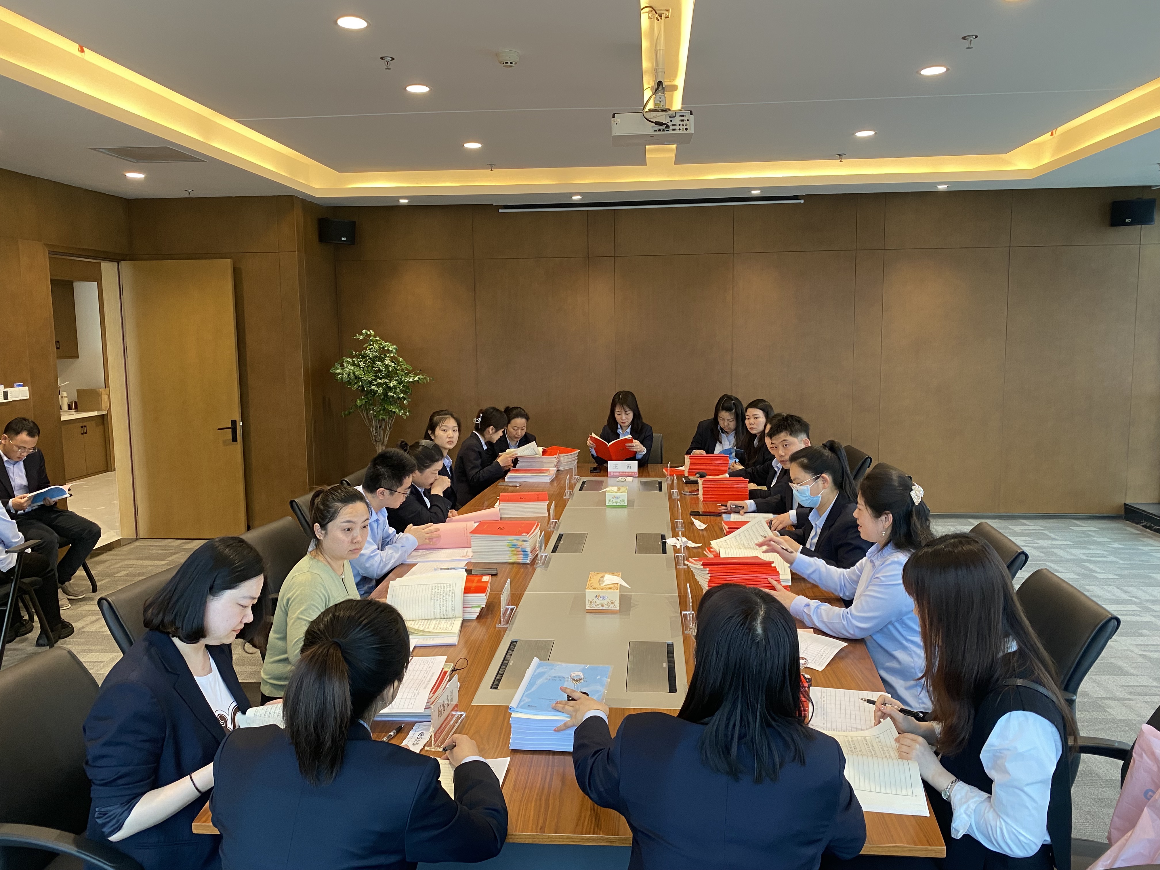 会议现场.jpg 会议现场.jpg