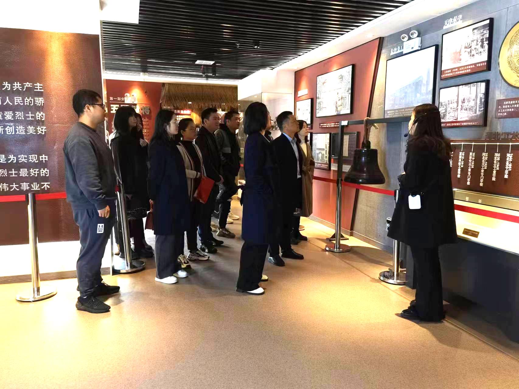 参观.jpg 参观.jpg